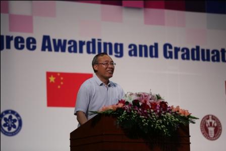 Prof. HU Zhengyi hosting SDC graduation ceremony.jpg